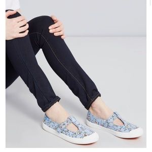 New ModCloth Floral Sneakers (size 8)